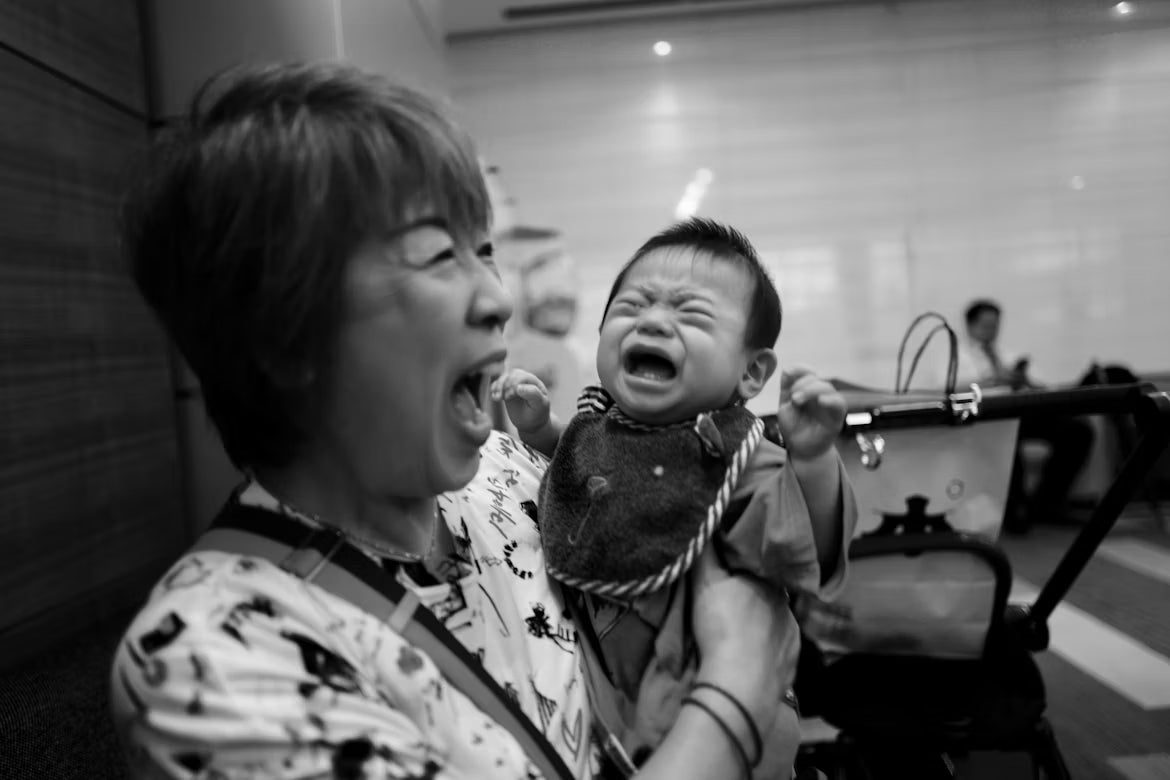 Quand tout devient trop lourd… Le guide de survie des nouvelles mamans à bout de forces (bébés 0 à 3 ans). Épuisée, stressée, dépassée ? Ce guide est là pour vous (ebook) (Français/Anglais/Chinois/Indien)