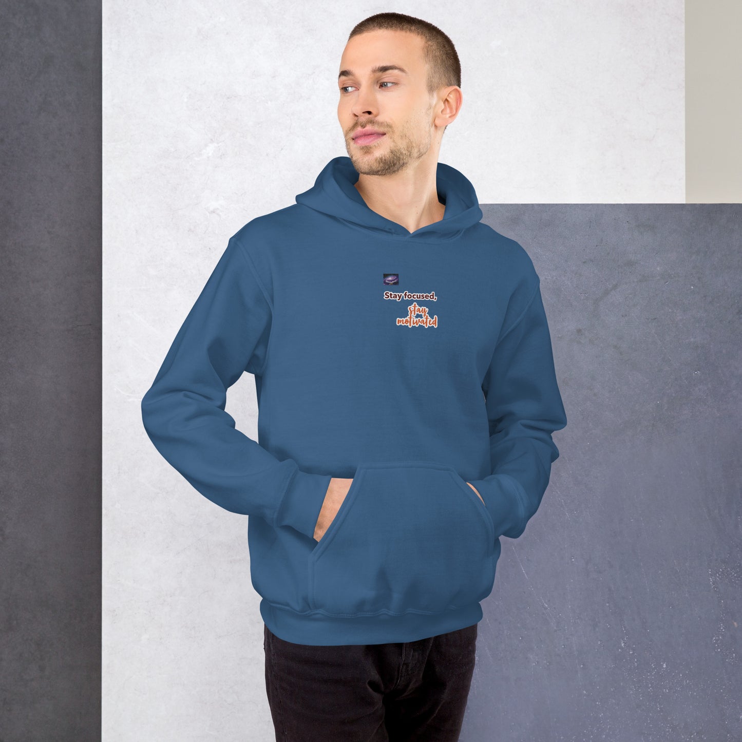 Hoodie - Μείνετε επικεντρωμένοι, μείνετε παρακινημένοι (άντρας/γυναίκα)